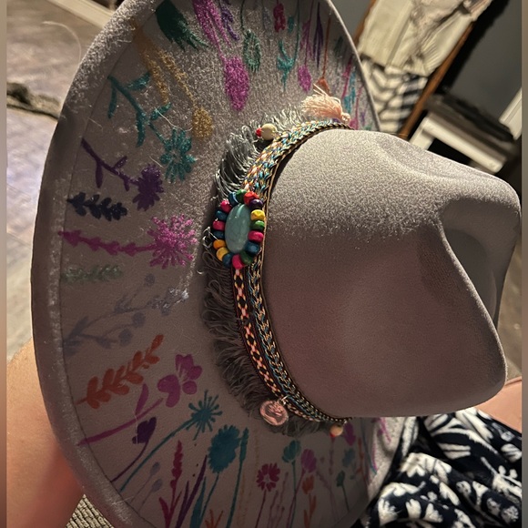 Custom drawn hat - Picture 2 of 3